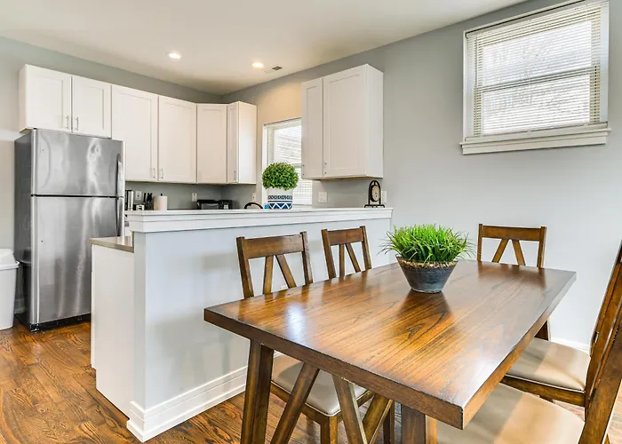 Walk To Blue Line: Sleek In Bucktown! *