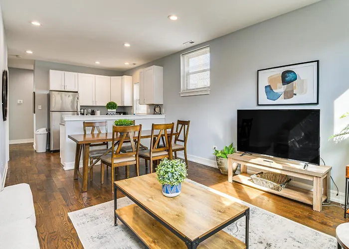 Walk To Blue Line: Sleek In Bucktown! Апартаменты Чикаго