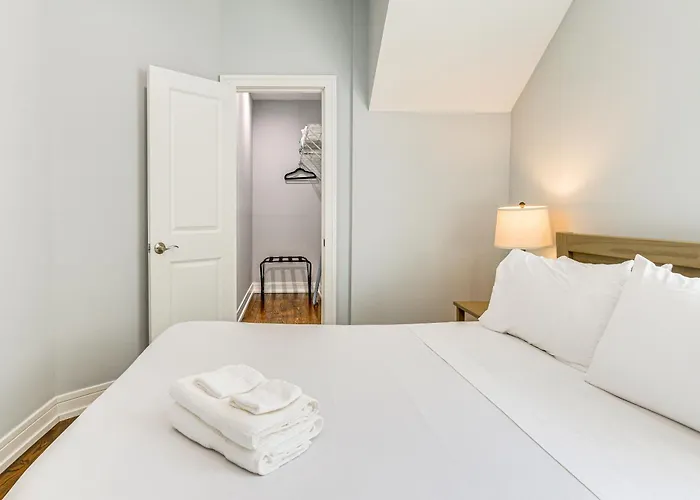 Walk To Blue Line: Sleek In Bucktown! Апартаменты Чикаго