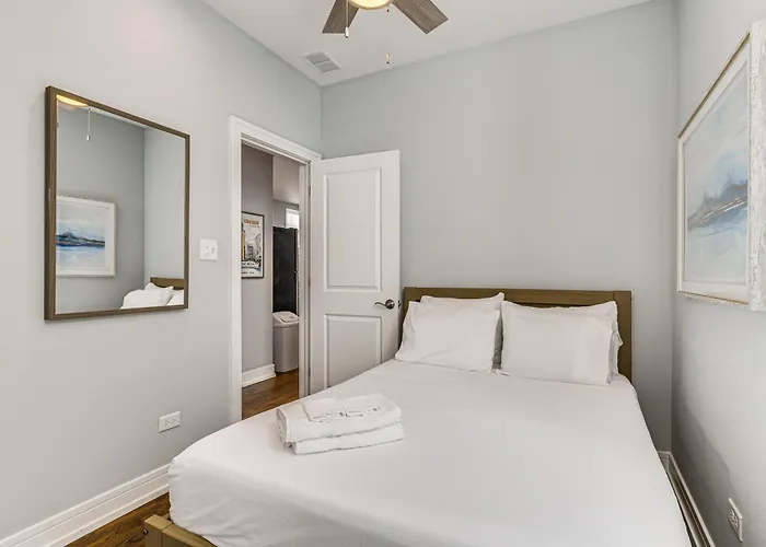 Walk To Blue Line: Sleek In Bucktown! *