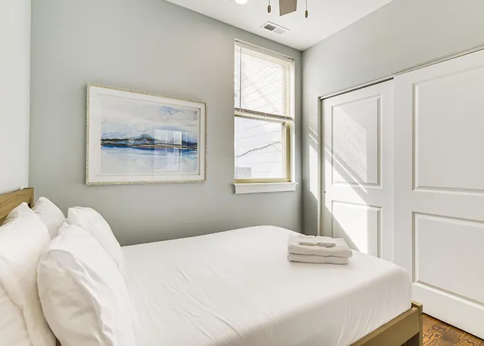 Walk To Blue Line: Sleek In Bucktown! Апартаменты